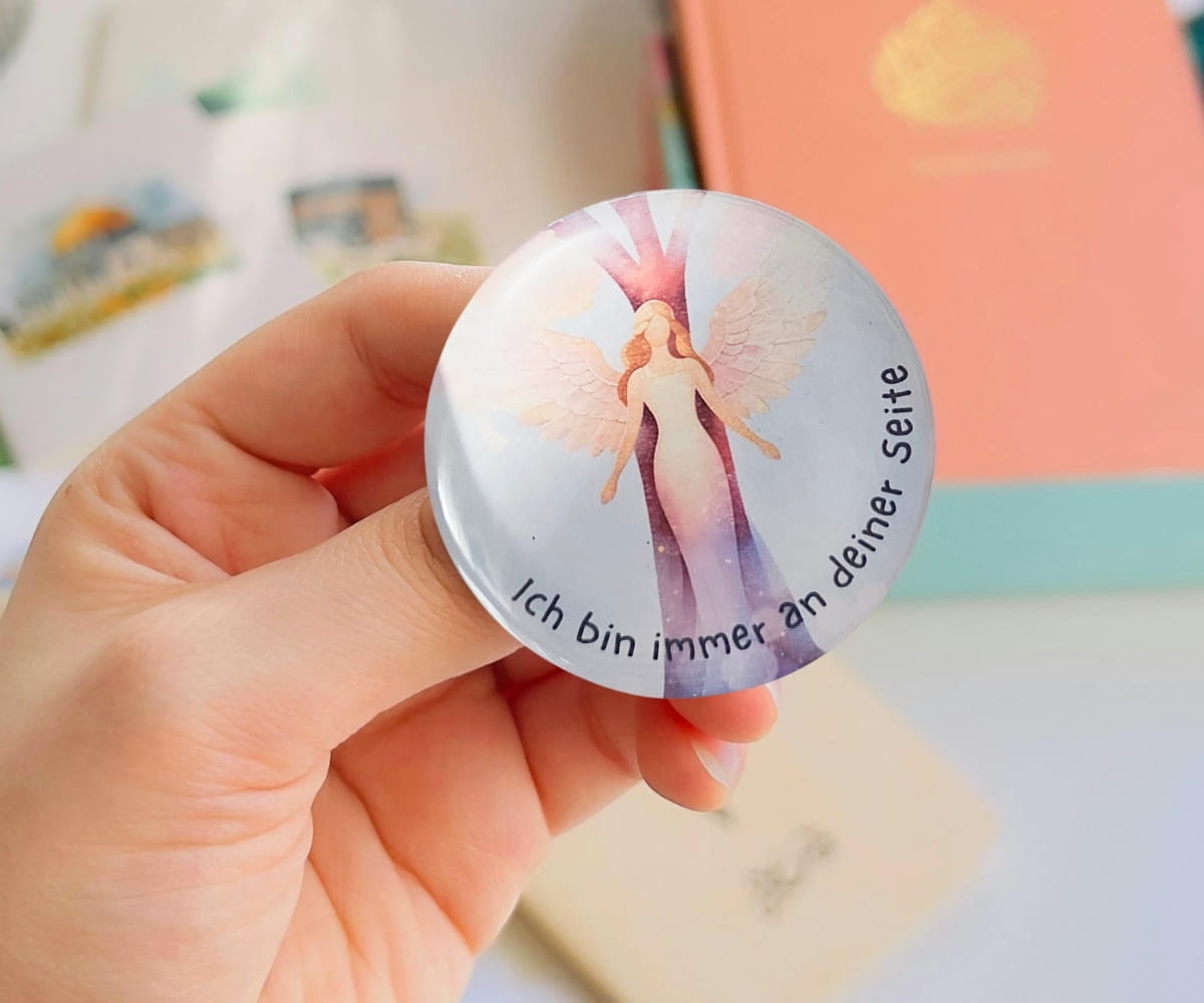 Personalisierter Stundenplan zur Einschulung mit Engel - Schulanfangs-Set mit Lesezeichen, Karte & Button – Bild 11